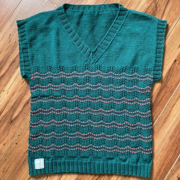 Top V-neck Lace details Hand Knit - Picture 2 of 10